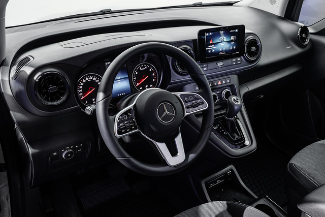 Der-neue-Mercedes-Benz-Citan-Interieur-Chromitgrau-metallic-Mercedes-Benz-Citan-Tourer-Prototype-Vor