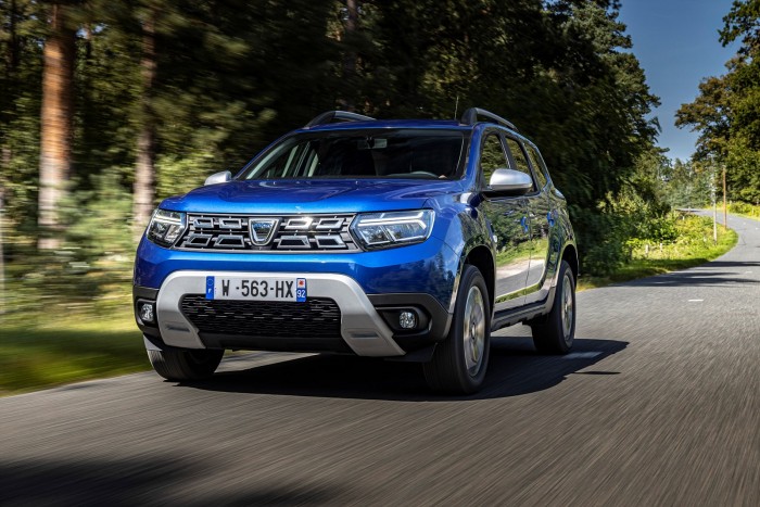 1-2021-New-Dacia-Duster-4-X4-Iron-Blue-tests-drive