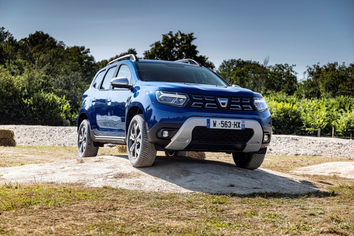 30-2021-New-Dacia-Duster-4-X4-Iron-Blue-tests-drive