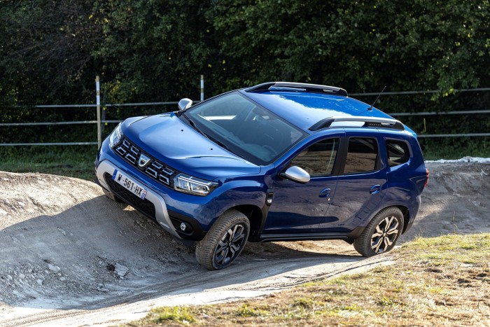 20-2021-New-Dacia-Duster-4-X4-Iron-Blue-tests-drive