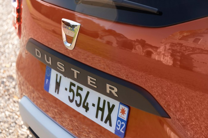 38-2021-New-Dacia-Duster-4-X2-Arizona-Orange-tests-drive