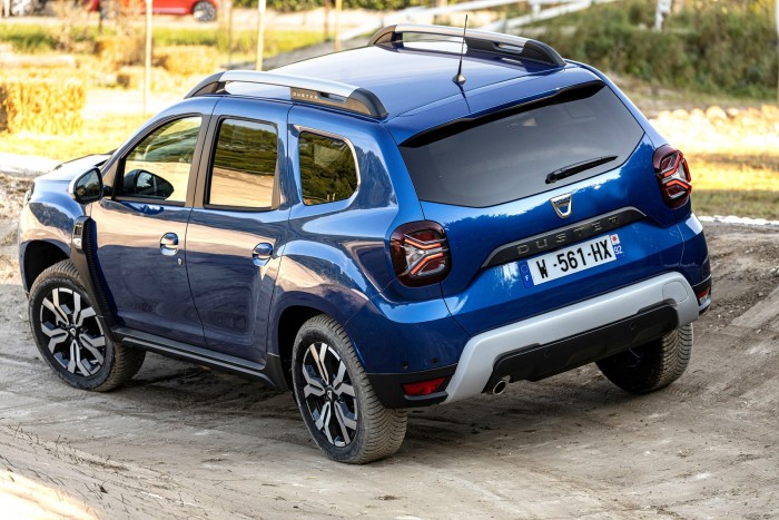 11-2021-New-Dacia-Duster-4-X4-Iron-Blue-tests-drive