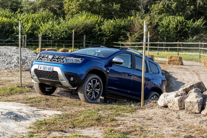 13-2021-New-Dacia-Duster-4-X4-Iron-Blue-tests-drive