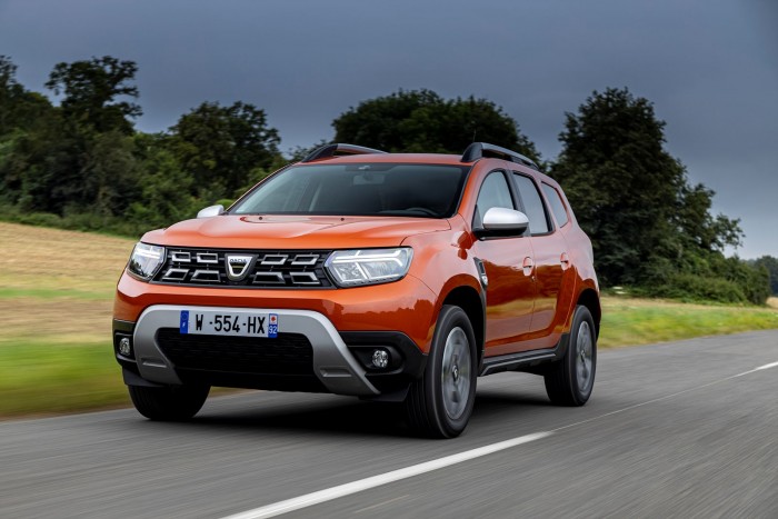 7-2021-New-Dacia-Duster-4-X2-Arizona-Orange-tests-drive
