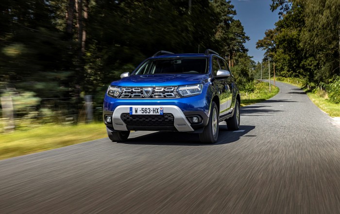 4-2021-New-Dacia-Duster-4-X4-Iron-Blue-tests-drive