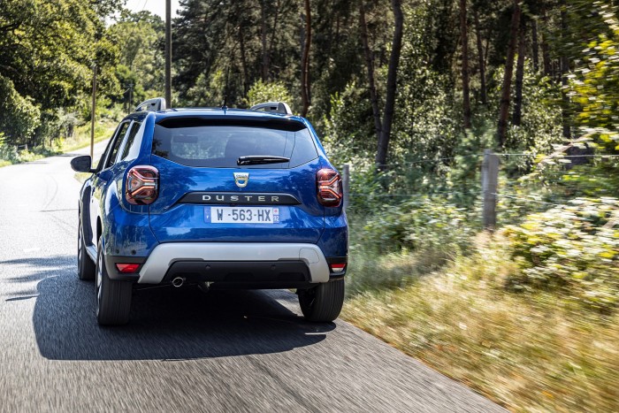 6-2021-New-Dacia-Duster-4-X4-Iron-Blue-tests-drive