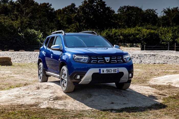 31-2021-New-Dacia-Duster-4-X4-Iron-Blue-tests-drive