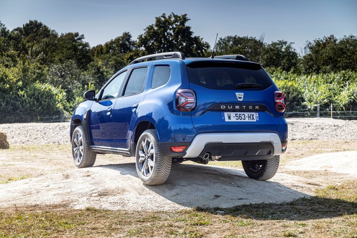 34-2021-New-Dacia-Duster-4-X4-Iron-Blue-tests-drive