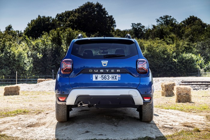 35-2021-New-Dacia-Duster-4-X4-Iron-Blue-tests-drive