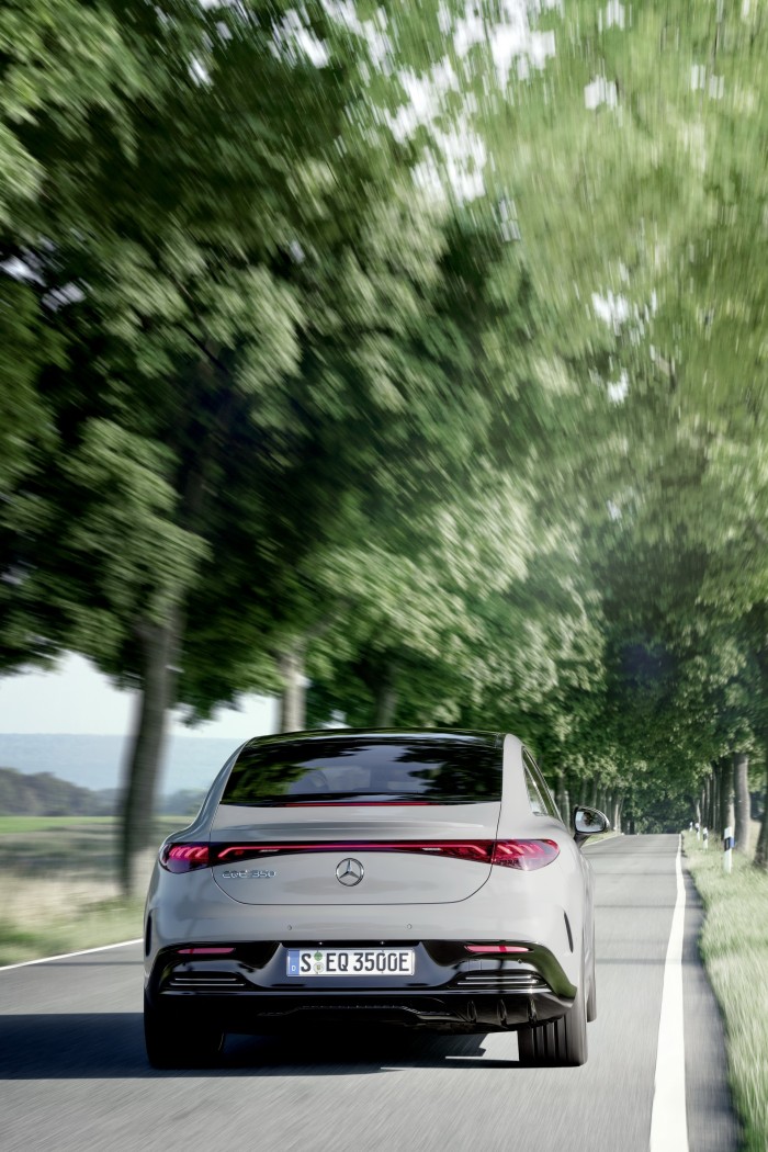 2022-Mercedes-Benz-EQE-81