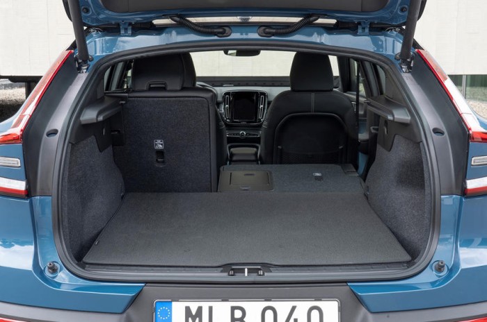Volvo-C40-Recharge-interior