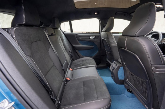 Volvo-C40-Recharge-interior