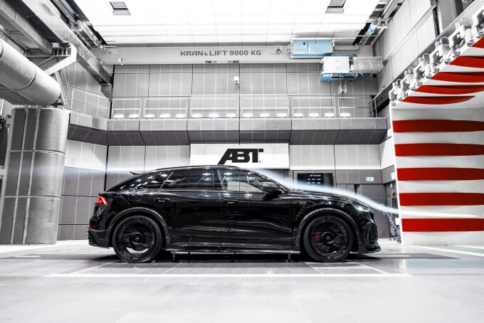 abt-unleashes-signature-edition-audi-rsq8-super-suv-with-800-hp-only-96-units-available_599752fe579082f7ac.md.jpg