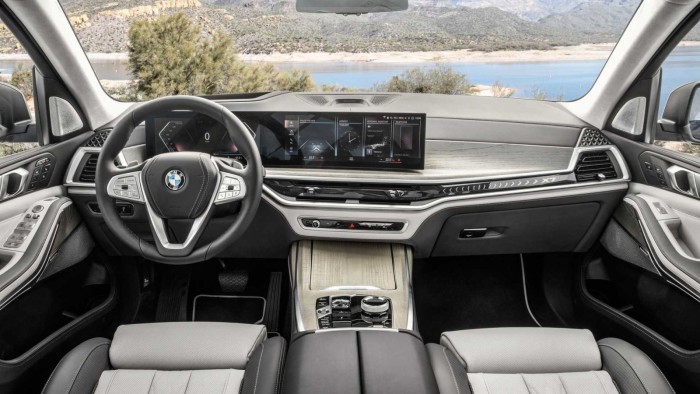 2023 BMW X7 LCI 디자인 공개