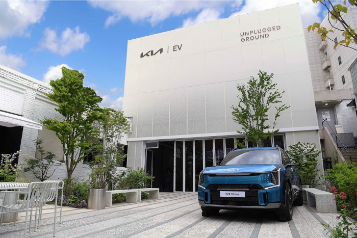 기아, 유럽 수출형 EV9 공개... 전면 디자인 한국형과 차별화